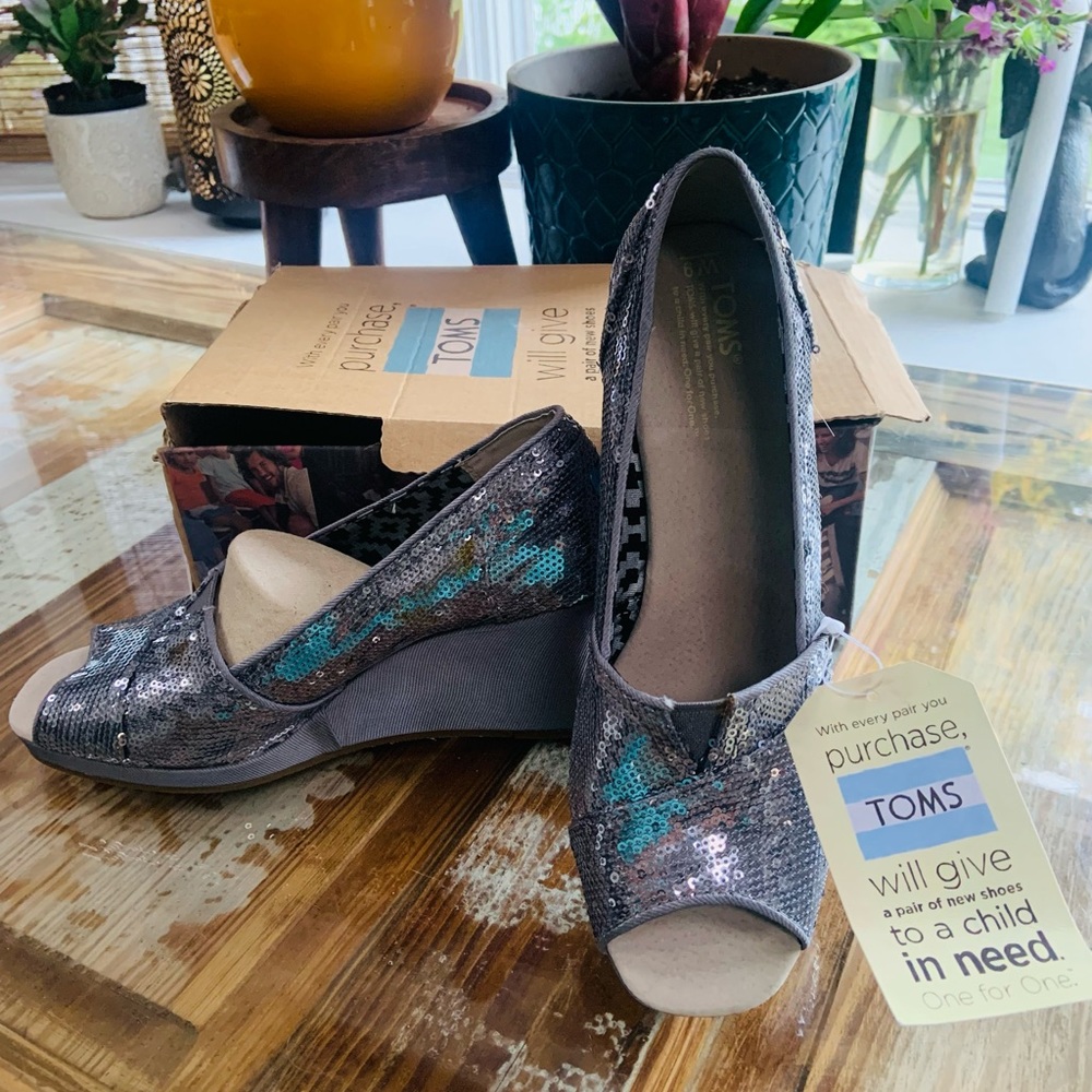 Tom’s Pewter Sequin Wedges NIB sz9
